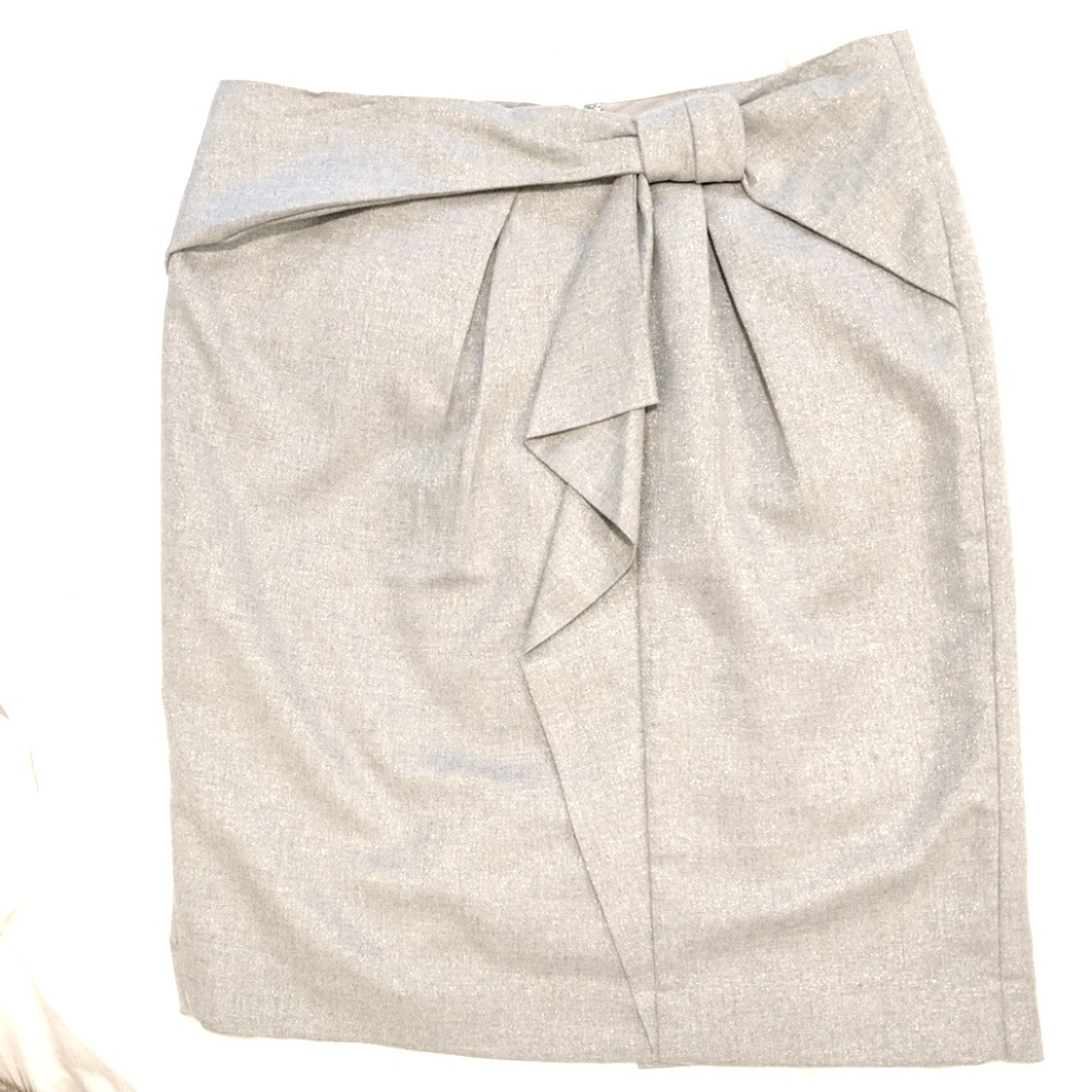 Banana Republic gray skirt with bow size: Small